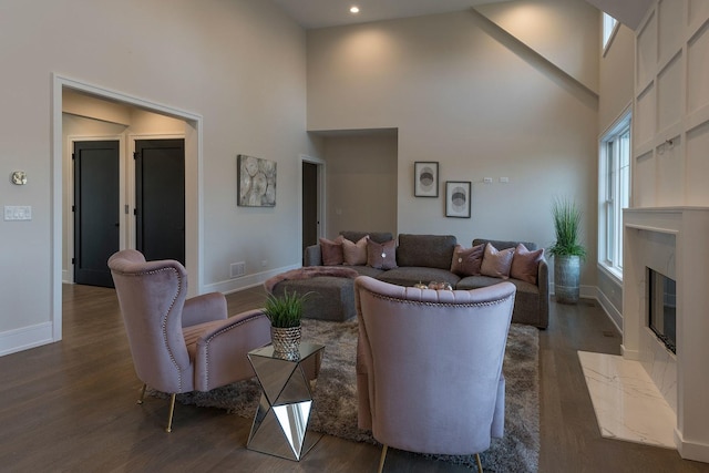 511 N Branch Rd, Glenview, IL 60025 - living area with baseboards, wood finished floors, and a towering ceiling