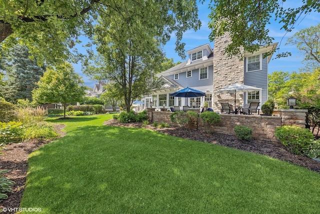 view of yard featuring a patio