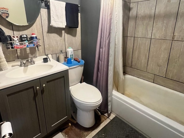 full bath with shower / tub combo with curtain, toilet, and vanity