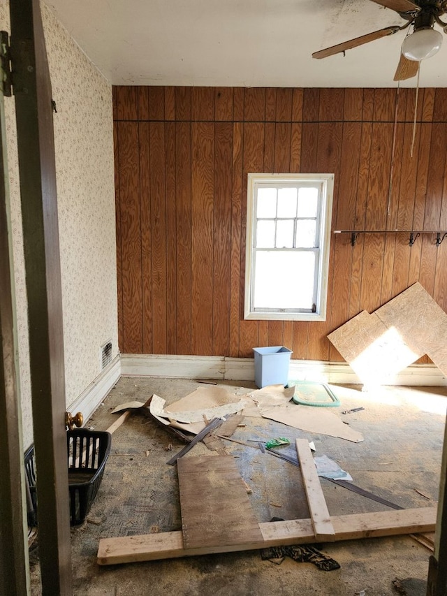 empty room featuring baseboards and a ceiling fan