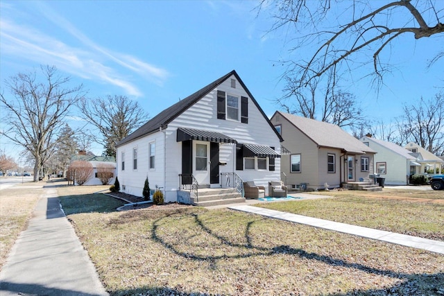 bungalow-style house featuring a front lawn