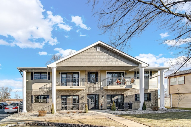 view of front of home featuring a balcony