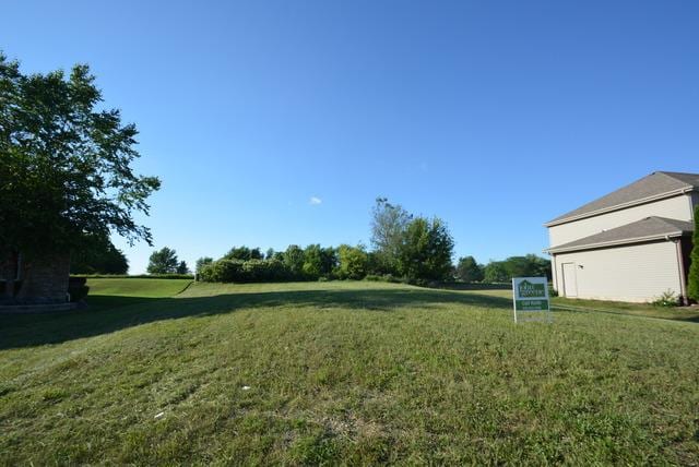 Listing photo 2 for 321 Pine St, Beecher IL 60401