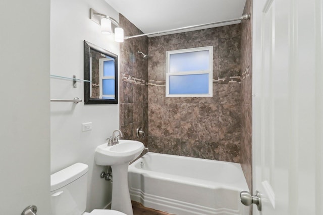 full bathroom featuring toilet and bathtub / shower combination