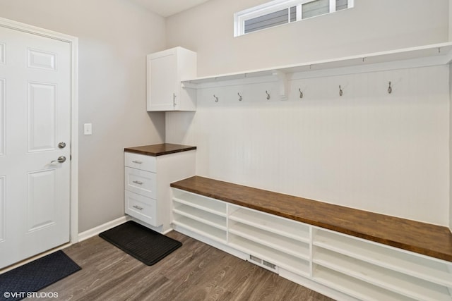 mudroom with visible vents, dark wood-style flooring, and baseboards