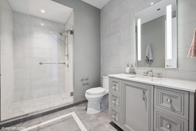 full bath featuring tasteful backsplash, toilet, vanity, tiled shower, and tile walls