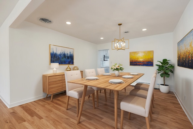 dining room featuring visible vents, recessed lighting, baseboards, and light wood finished floors