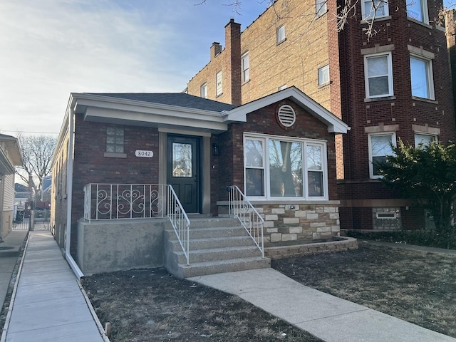 view of front facade featuring brick siding