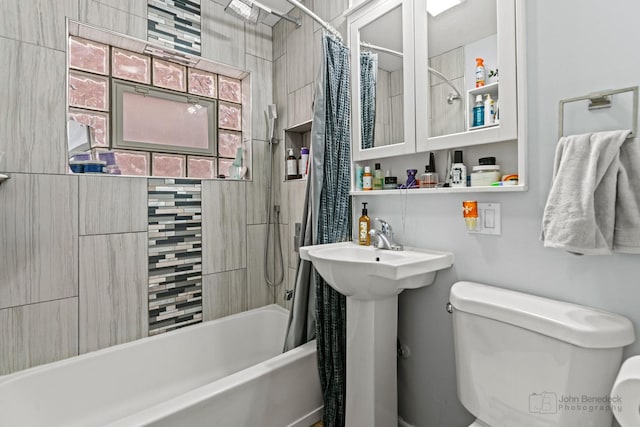 full bath featuring toilet and shower / bath combo with shower curtain