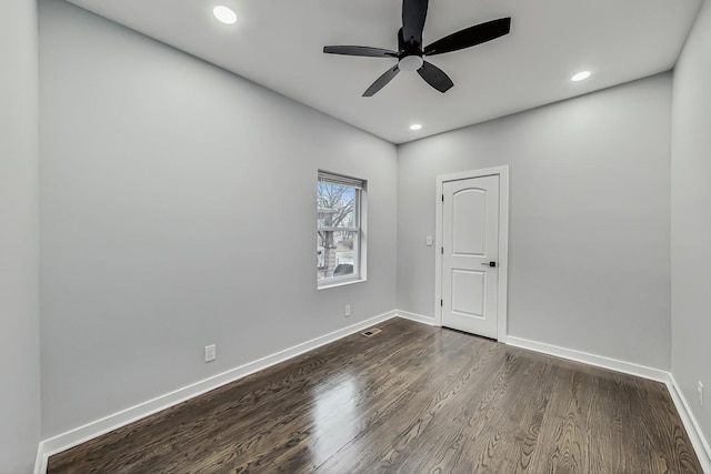 empty room featuring recessed lighting, a ceiling fan, dark wood-type flooring, and baseboards