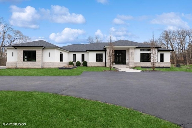 prairie-style home featuring a front yard