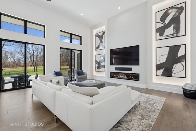living room featuring recessed lighting, wood finished floors, and a fireplace