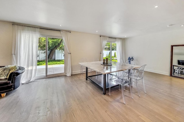 dining area with recessed lighting, light wood-style floors, and baseboards