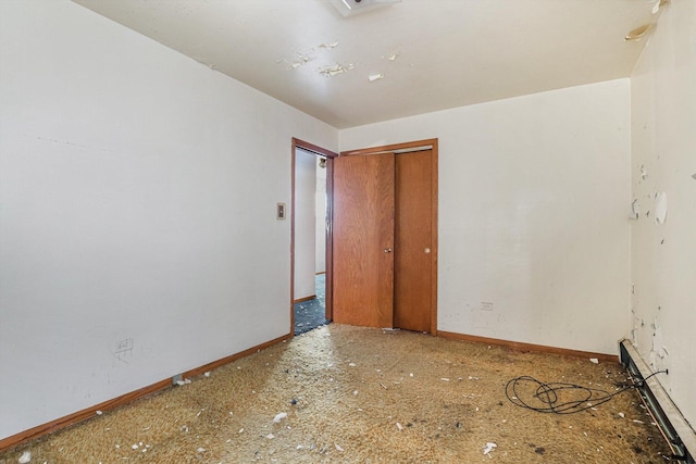 empty room featuring baseboards