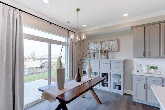 dining space featuring visible vents, recessed lighting, baseboards, a chandelier, and dark wood-style flooring