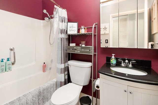 bathroom with vanity, toilet, and shower / tub combo with curtain