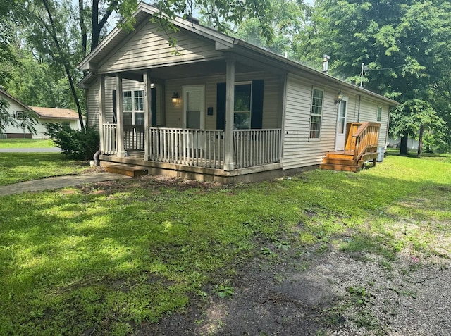 1312 N Hickory St, Champaign, IL 61820 - view of front facade with a porch and a front lawn