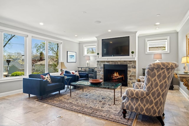 living room featuring recessed lighting, baseboards, a fireplace, and crown molding