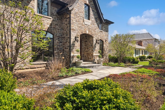 view of front facade with stone siding