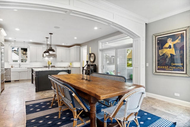 dining room featuring stone finish flooring, recessed lighting, baseboards, and ornamental molding