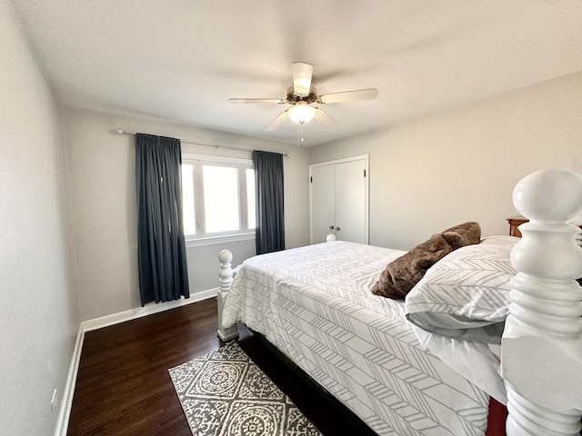 bedroom with dark wood-style floors, baseboards, and ceiling fan