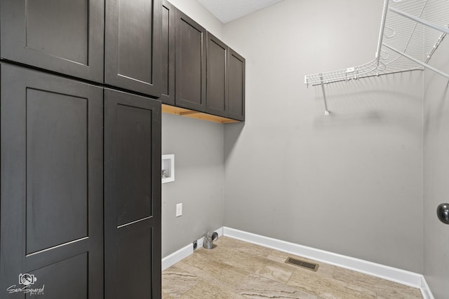 laundry room featuring visible vents, cabinet space, baseboards, and hookup for a washing machine