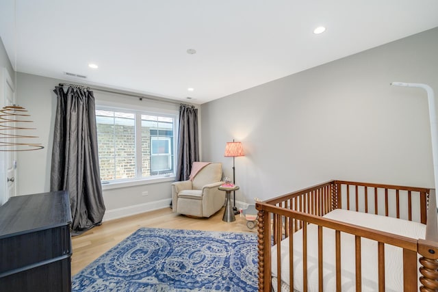 bedroom featuring visible vents, recessed lighting, baseboards, and light wood-style floors