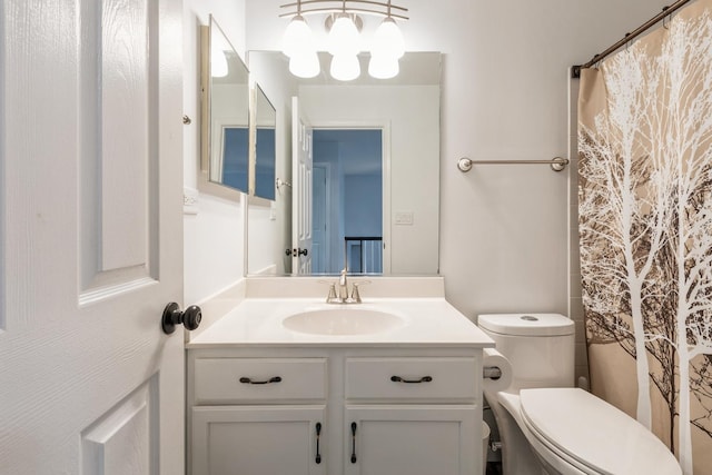 full bath with toilet, a shower with curtain, and vanity
