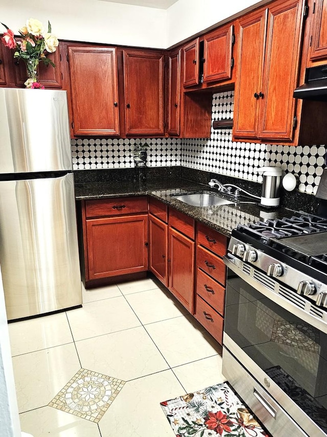 kitchen featuring light tile patterned floors, a sink, under cabinet range hood, appliances with stainless steel finishes, and tasteful backsplash