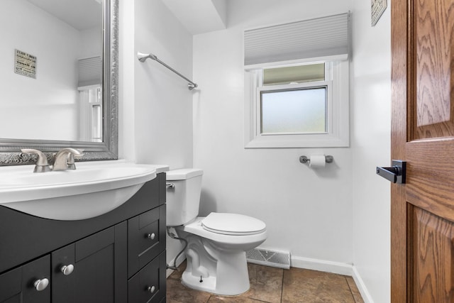 bathroom with visible vents, toilet, vanity, and baseboards