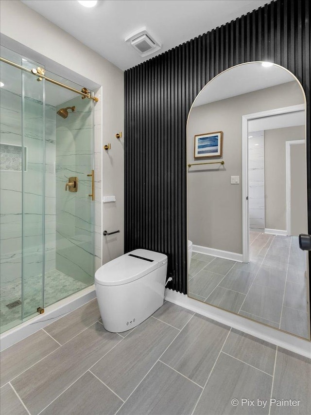 full bathroom with visible vents, a stall shower, toilet, and baseboards