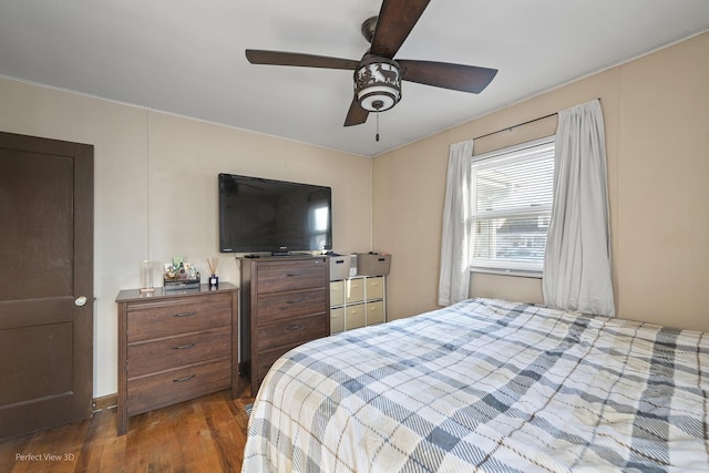 bedroom featuring dark wood-type flooring and a ceiling fan