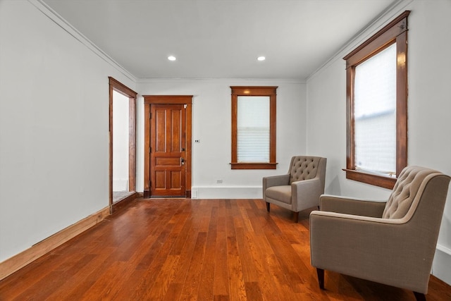 sitting room with recessed lighting, baseboards, wood finished floors, and crown molding