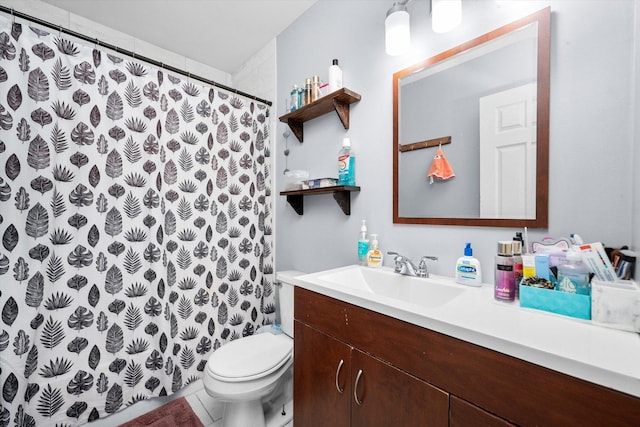 full bathroom featuring curtained shower, toilet, and vanity