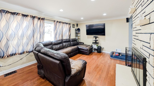 living room featuring visible vents, baseboards, and wood finished floors