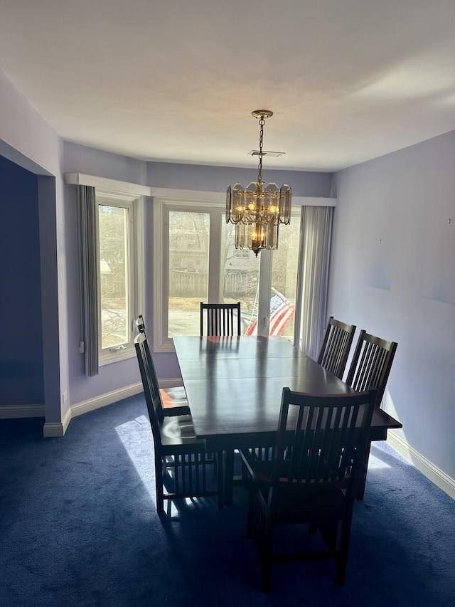 dining space featuring a notable chandelier, baseboards, and carpet