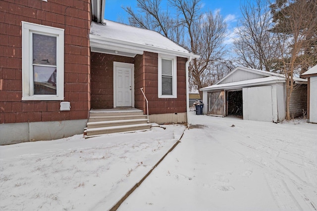 exterior space featuring crawl space