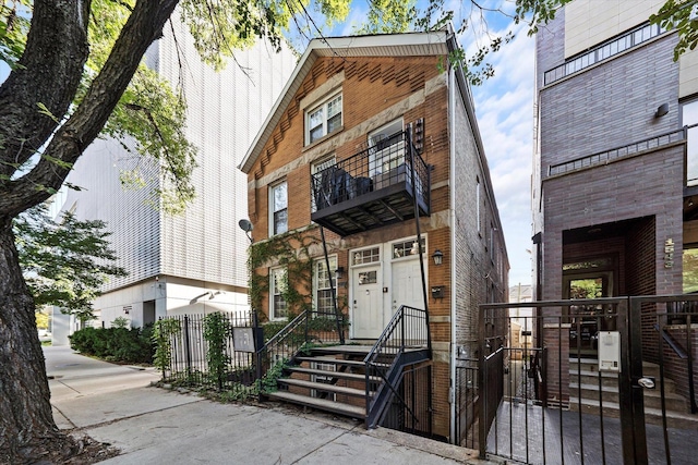 view of front of house featuring a gate, brick siding, and a fenced front yard