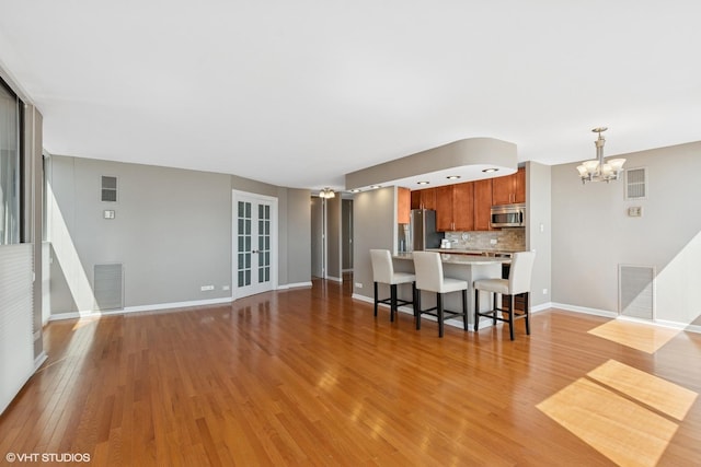 345 W Fullerton Pkwy Unit 1006, Chicago, IL 60614 - interior space with visible vents, appliances with stainless steel finishes, a chandelier, and a breakfast bar area