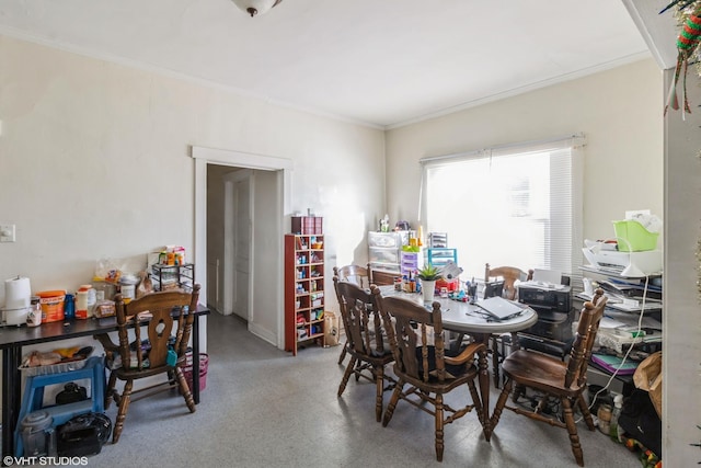 dining space with ornamental molding