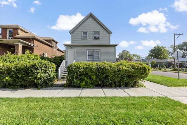 view of front facade featuring a front lawn