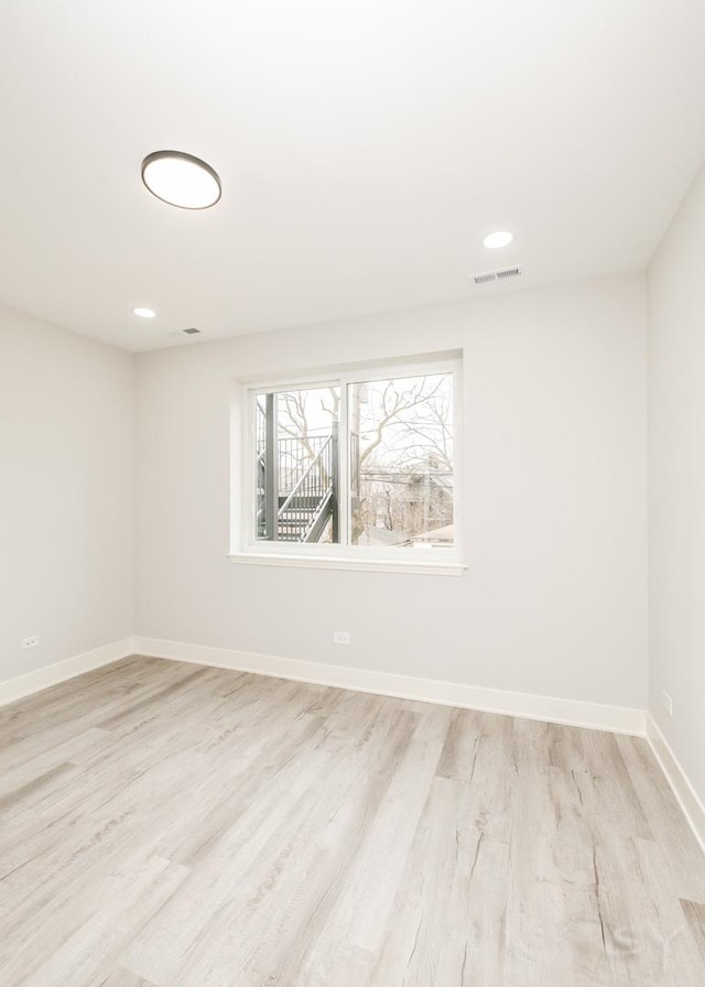 spare room with visible vents, recessed lighting, light wood-style floors, and baseboards