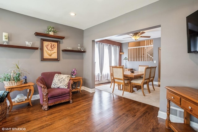 living area featuring recessed lighting, wood finished floors, baseboards, and ceiling fan