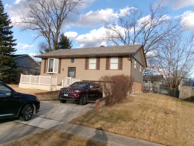 view of front facade with a front lawn