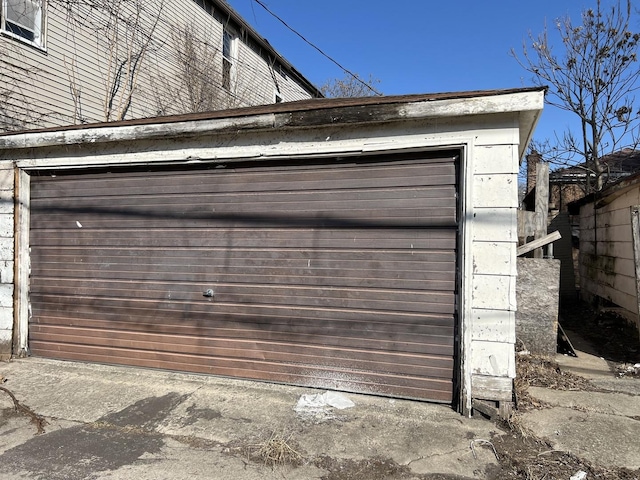 view of detached garage