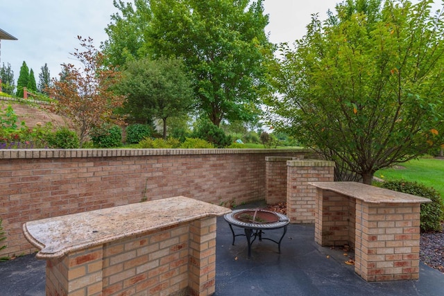 view of patio with an outdoor fire pit