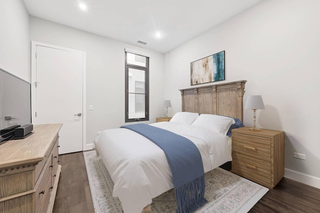 bedroom with dark wood-type flooring, recessed lighting, baseboards, and visible vents