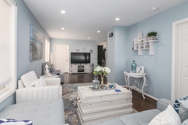 living room featuring recessed lighting, baseboards, and dark wood-style floors