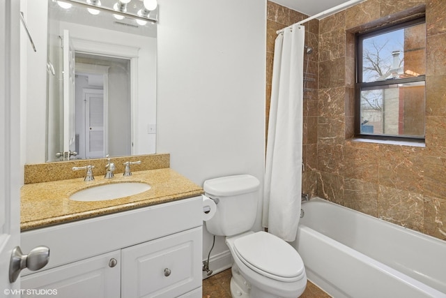 full bath with vanity, toilet, shower / bathtub combination with curtain, and baseboards