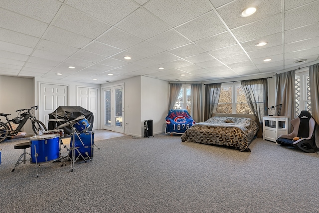 bedroom featuring a drop ceiling, recessed lighting, baseboards, and carpet